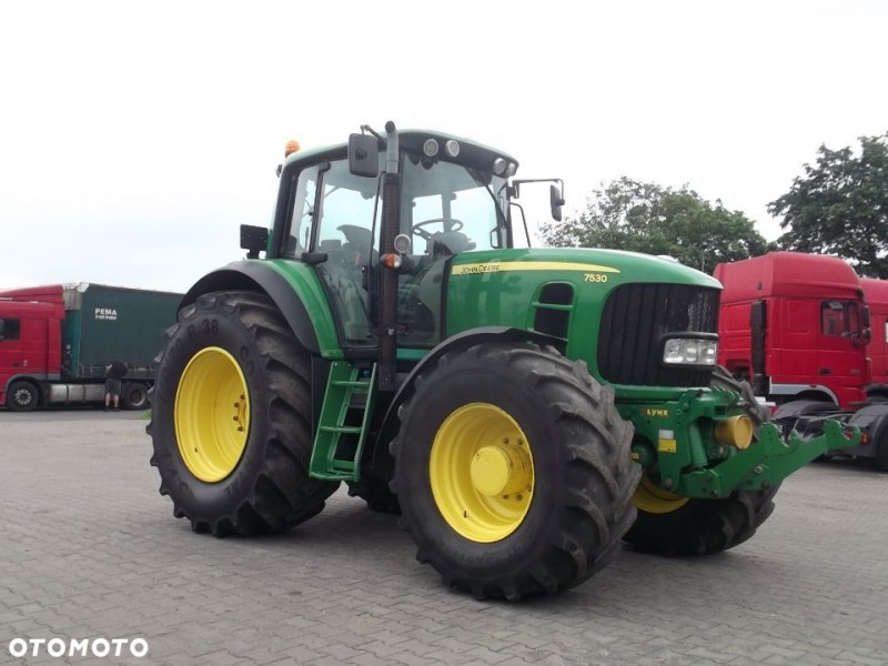 John Deere 7530