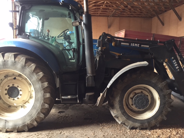 New Holland T7040