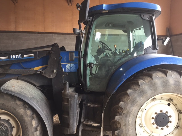 New Holland T7040